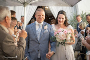 Hochzeitsfotograf im Burgenland, Eisenstadt & Neusiedlersee Ich bin Ihr Hochzeitsfotograf im Burgenland, rund um Eisenstadt und am Neusiedlersee. Mit viel Erfahrung und Liebe zum Detail halte ich die emotionalsten Momente Ihrer Hochzeit in authentischen Bildern fest. Als spezialisierter Hochzeitsfotograf am Wasser fange ich die natürliche Schönheit und Romantik Ihres großen Tages in einzigartigen Aufnahmen ein. Vertrauen Sie auf meine Expertise, um Ihre besonderen Erinnerungen perfekt festzuhalten.