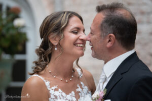 Hochzeitsfotograf Wiener Neustadt, Baden bei Wien & Umgebung Ich bin Ihr Hochzeitsfotograf in Wiener Neustadt, Baden bei Wien und der Umgebung. Mit viel Erfahrung und Liebe zum Detail halte ich die schönsten Momente Ihrer Hochzeit in authentischen, emotionalen Fotos fest. Zusätzlich können Sie im Raum Wiener Neustadt, Baden bei Wien und Umgebung eine Fotobox für Ihre Feier mieten – für noch mehr Spaß und unvergessliche Erinnerungen. Vertrauen Sie auf meine Expertise, um Ihre Hochzeitsbilder perfekt in Szene zu setzen.