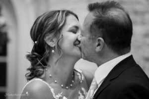 Hochzeitsfotograf Wiener Neustadt, Baden bei Wien & Umgebung Ich bin Ihr Hochzeitsfotograf in Wiener Neustadt, Baden bei Wien und der Umgebung. Mit viel Erfahrung und Liebe zum Detail halte ich die schönsten Momente Ihrer Hochzeit in authentischen, emotionalen Fotos fest. Zusätzlich können Sie im Raum Wiener Neustadt, Baden bei Wien und Umgebung eine Fotobox für Ihre Feier mieten – für noch mehr Spaß und unvergessliche Erinnerungen. Vertrauen Sie auf meine Expertise, um Ihre Hochzeitsbilder perfekt in Szene zu setzen.