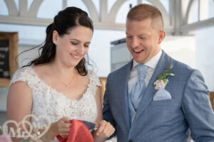 Hochzeitsfotograf im Burgenland, Eisenstadt & Neusiedlersee Ich bin Ihr Hochzeitsfotograf im Burgenland, rund um Eisenstadt und am Neusiedlersee. Mit viel Erfahrung und Liebe zum Detail halte ich die emotionalsten Momente Ihrer Hochzeit in authentischen Bildern fest. Als spezialisierter Hochzeitsfotograf am Wasser fange ich die natürliche Schönheit und Romantik Ihres großen Tages in einzigartigen Aufnahmen ein. Vertrauen Sie auf meine Expertise, um Ihre besonderen Erinnerungen perfekt festzuhalten.