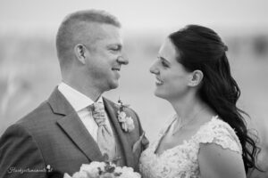 Hochzeitsfotograf im Burgenland, Eisenstadt & Neusiedlersee Ich bin Ihr Hochzeitsfotograf im Burgenland, rund um Eisenstadt und am Neusiedlersee. Mit viel Erfahrung und Liebe zum Detail halte ich die emotionalsten Momente Ihrer Hochzeit in authentischen Bildern fest. Als spezialisierter Hochzeitsfotograf am Wasser fange ich die natürliche Schönheit und Romantik Ihres großen Tages in einzigartigen Aufnahmen ein. Vertrauen Sie auf meine Expertise, um Ihre besonderen Erinnerungen perfekt festzuhalten.