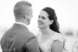 Hochzeitsfotograf im Burgenland, Eisenstadt & Neusiedlersee Ich bin Ihr Hochzeitsfotograf im Burgenland, rund um Eisenstadt und am Neusiedlersee. Mit viel Erfahrung und Liebe zum Detail halte ich die emotionalsten Momente Ihrer Hochzeit in authentischen Bildern fest. Als spezialisierter Hochzeitsfotograf am Wasser fange ich die natürliche Schönheit und Romantik Ihres großen Tages in einzigartigen Aufnahmen ein. Vertrauen Sie auf meine Expertise, um Ihre besonderen Erinnerungen perfekt festzuhalten.