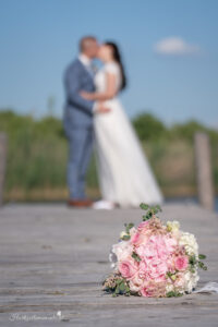 Hochzeitsfotograf im Burgenland, Eisenstadt & Neusiedlersee Ich bin Ihr Hochzeitsfotograf im Burgenland, rund um Eisenstadt und am Neusiedlersee. Mit viel Erfahrung und Liebe zum Detail halte ich die emotionalsten Momente Ihrer Hochzeit in authentischen Bildern fest. Als spezialisierter Hochzeitsfotograf am Wasser fange ich die natürliche Schönheit und Romantik Ihres großen Tages in einzigartigen Aufnahmen ein. Vertrauen Sie auf meine Expertise, um Ihre besonderen Erinnerungen perfekt festzuhalten.