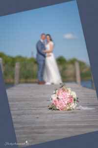 Hochzeitsfotograf im Burgenland, Eisenstadt & Neusiedlersee Ich bin Ihr Hochzeitsfotograf im Burgenland, rund um Eisenstadt und am Neusiedlersee. Mit viel Erfahrung und Liebe zum Detail halte ich die emotionalsten Momente Ihrer Hochzeit in authentischen Bildern fest. Als spezialisierter Hochzeitsfotograf am Wasser fange ich die natürliche Schönheit und Romantik Ihres großen Tages in einzigartigen Aufnahmen ein. Vertrauen Sie auf meine Expertise, um Ihre besonderen Erinnerungen perfekt festzuhalten.