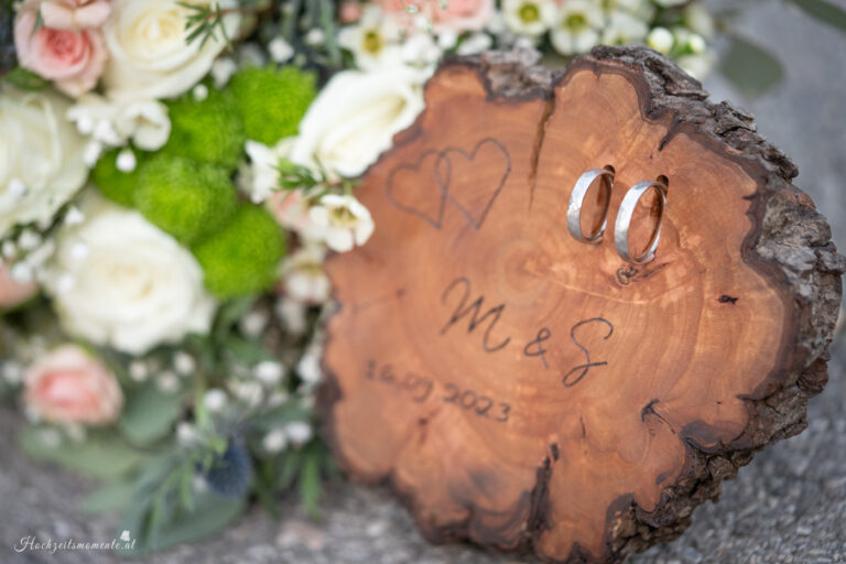 Hochzeitsfotograf Wiener Neustadt, Baden bei Wien & Umgebung Ich bin Ihr Hochzeitsfotograf in Wiener Neustadt, Baden bei Wien und der Umgebung. Mit viel Erfahrung und Liebe zum Detail halte ich die schönsten Momente Ihrer Hochzeit in authentischen, emotionalen Fotos fest. Zusätzlich können Sie im Raum Wiener Neustadt, Baden bei Wien und Umgebung eine Fotobox für Ihre Feier mieten – für noch mehr Spaß und unvergessliche Erinnerungen. Vertrauen Sie auf meine Expertise, um Ihre Hochzeitsbilder perfekt in Szene zu setzen.