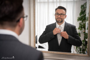 Hochzeitsfotograf Wien, Baden bei Wien & Mödling Als erfahrener Hochzeitsfotograf in Wien, Baden bei Wien, Mödling und Umgebung fange ich die schönsten Momente Ihrer Hochzeit mit authentischen, emotionalen Bildern ein. Mit viel Liebe zum Detail halte ich Ihre unvergesslichen Erinnerungen fest. Zusätzlich biete ich die Möglichkeit, eine Fotobox im Raum Wien günstig zu mieten – für noch mehr Spaß und unvergessliche Erinnerungen an Ihrem großen Tag.