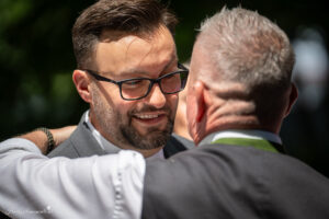 Hochzeitsfotograf Wien, Baden bei Wien & Mödling Als erfahrener Hochzeitsfotograf in Wien, Baden bei Wien, Mödling und Umgebung fange ich die schönsten Momente Ihrer Hochzeit mit authentischen, emotionalen Bildern ein. Mit viel Liebe zum Detail halte ich Ihre unvergesslichen Erinnerungen fest. Zusätzlich biete ich die Möglichkeit, eine Fotobox im Raum Wien günstig zu mieten – für noch mehr Spaß und unvergessliche Erinnerungen an Ihrem großen Tag.