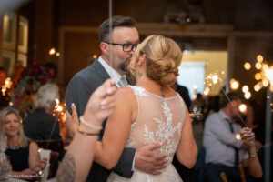 Hochzeitsfotograf Wien, Baden bei Wien & Mödling Als erfahrener Hochzeitsfotograf in Wien, Baden bei Wien, Mödling und Umgebung fange ich die schönsten Momente Ihrer Hochzeit mit authentischen, emotionalen Bildern ein. Mit viel Liebe zum Detail halte ich Ihre unvergesslichen Erinnerungen fest. Zusätzlich biete ich die Möglichkeit, eine Fotobox im Raum Wien günstig zu mieten – für noch mehr Spaß und unvergessliche Erinnerungen an Ihrem großen Tag.