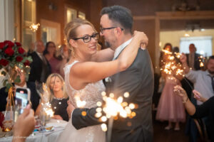 Hochzeitsfotograf Wien, Baden bei Wien & Mödling Als erfahrener Hochzeitsfotograf in Wien, Baden bei Wien, Mödling und Umgebung fange ich die schönsten Momente Ihrer Hochzeit mit authentischen, emotionalen Bildern ein. Mit viel Liebe zum Detail halte ich Ihre unvergesslichen Erinnerungen fest. Zusätzlich biete ich die Möglichkeit, eine Fotobox im Raum Wien günstig zu mieten – für noch mehr Spaß und unvergessliche Erinnerungen an Ihrem großen Tag.