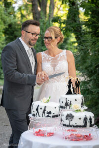 Hochzeitsfotograf Wien, Baden bei Wien & Mödling Als erfahrener Hochzeitsfotograf in Wien, Baden bei Wien, Mödling und Umgebung fange ich die schönsten Momente Ihrer Hochzeit mit authentischen, emotionalen Bildern ein. Mit viel Liebe zum Detail halte ich Ihre unvergesslichen Erinnerungen fest. Zusätzlich biete ich die Möglichkeit, eine Fotobox im Raum Wien günstig zu mieten – für noch mehr Spaß und unvergessliche Erinnerungen an Ihrem großen Tag.