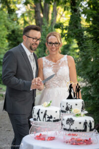 Hochzeitsfotograf Wien, Baden bei Wien & Mödling Als erfahrener Hochzeitsfotograf in Wien, Baden bei Wien, Mödling und Umgebung fange ich die schönsten Momente Ihrer Hochzeit mit authentischen, emotionalen Bildern ein. Mit viel Liebe zum Detail halte ich Ihre unvergesslichen Erinnerungen fest. Zusätzlich biete ich die Möglichkeit, eine Fotobox im Raum Wien günstig zu mieten – für noch mehr Spaß und unvergessliche Erinnerungen an Ihrem großen Tag.