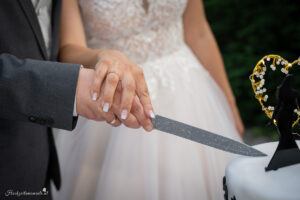Hochzeitsfotograf Wien, Baden bei Wien & Mödling Als erfahrener Hochzeitsfotograf in Wien, Baden bei Wien, Mödling und Umgebung fange ich die schönsten Momente Ihrer Hochzeit mit authentischen, emotionalen Bildern ein. Mit viel Liebe zum Detail halte ich Ihre unvergesslichen Erinnerungen fest. Zusätzlich biete ich die Möglichkeit, eine Fotobox im Raum Wien günstig zu mieten – für noch mehr Spaß und unvergessliche Erinnerungen an Ihrem großen Tag.