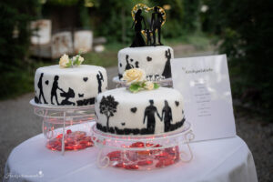 Hochzeitsfotograf Wien, Baden bei Wien & Mödling Als erfahrener Hochzeitsfotograf in Wien, Baden bei Wien, Mödling und Umgebung fange ich die schönsten Momente Ihrer Hochzeit mit authentischen, emotionalen Bildern ein. Mit viel Liebe zum Detail halte ich Ihre unvergesslichen Erinnerungen fest. Zusätzlich biete ich die Möglichkeit, eine Fotobox im Raum Wien günstig zu mieten – für noch mehr Spaß und unvergessliche Erinnerungen an Ihrem großen Tag.