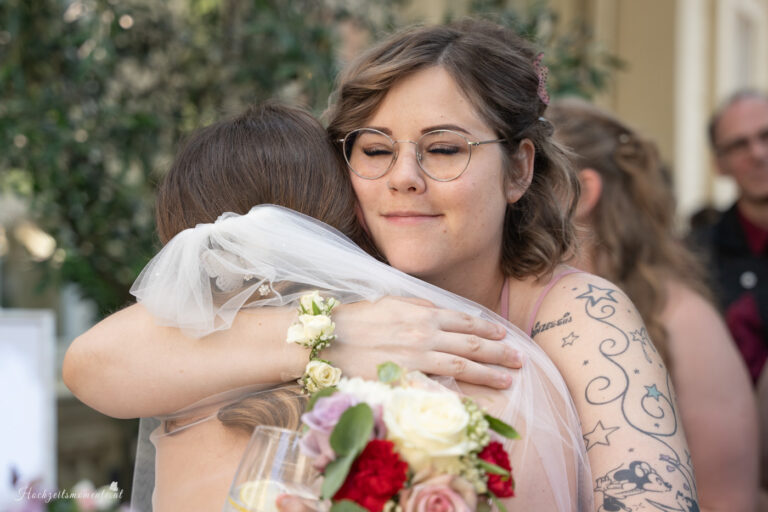 Hochzeitsfotograf Mödling, Baden bei Wien & Umgebung Als erfahrener Hochzeitsfotograf in Mödling, Baden bei Wien und Umgebung fange ich die schönsten Momente Ihres großen Tages in authentischen, emotionalen Bildern ein. Mit viel Liebe zum Detail und einem sicheren Auge für besondere Augenblicke, halte ich die unvergesslichen Erinnerungen an Ihre Hochzeit fest – ganz nach Ihren Wünschen und mit viel Herz. Vertrauen Sie auf meine jahrelange Erfahrung und lassen Sie sich von meinen Hochzeitsfotos verzaubern! Hochzeitsfotograf Wiener Neustadt, Hochzeitsfotograf Baden bei Wien, Hochzeitsfotograf Wien, Kursalon Mödling