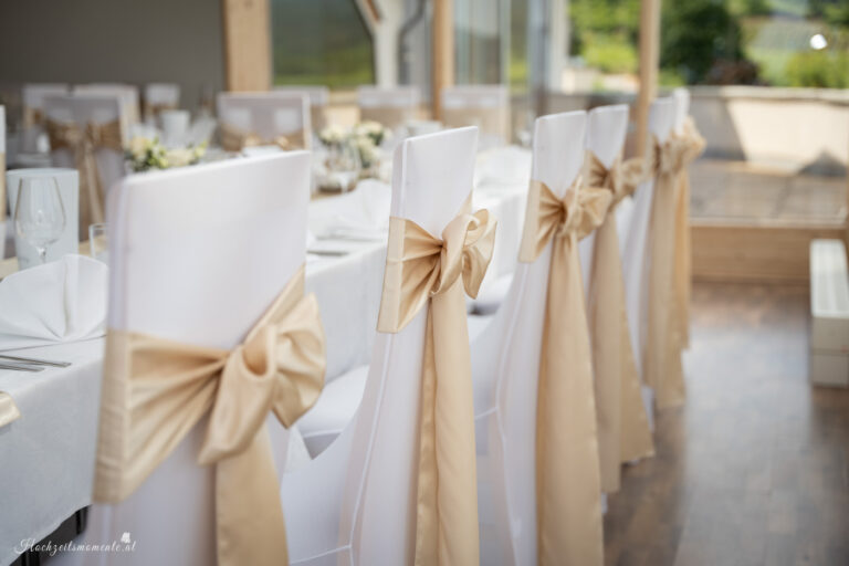 Hochzeitsfotograf Wiener Neustadt, Baden bei Wien & Umgebung Ich bin Ihr Hochzeitsfotograf in Wiener Neustadt, Baden bei Wien und der Umgebung. Mit viel Erfahrung und Liebe zum Detail halte ich die schönsten Momente Ihrer Hochzeit in authentischen, emotionalen Fotos fest. Zusätzlich können Sie im Raum Wiener Neustadt, Baden bei Wien und Umgebung eine Fotobox für Ihre Feier mieten – für noch mehr Spaß und unvergessliche Erinnerungen. Vertrauen Sie auf meine Expertise, um Ihre Hochzeitsbilder perfekt in Szene zu setzen.