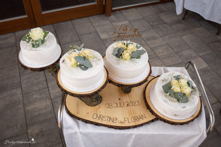 Hochzeitsfotograf Wiener Neustadt, Baden bei Wien & Umgebung Ich bin Ihr Hochzeitsfotograf in Wiener Neustadt, Baden bei Wien und der Umgebung. Mit viel Erfahrung und Liebe zum Detail halte ich die schönsten Momente Ihrer Hochzeit in authentischen, emotionalen Fotos fest. Zusätzlich können Sie im Raum Wiener Neustadt, Baden bei Wien und Umgebung eine Fotobox für Ihre Feier mieten – für noch mehr Spaß und unvergessliche Erinnerungen. Vertrauen Sie auf meine Expertise, um Ihre Hochzeitsbilder perfekt in Szene zu setzen.