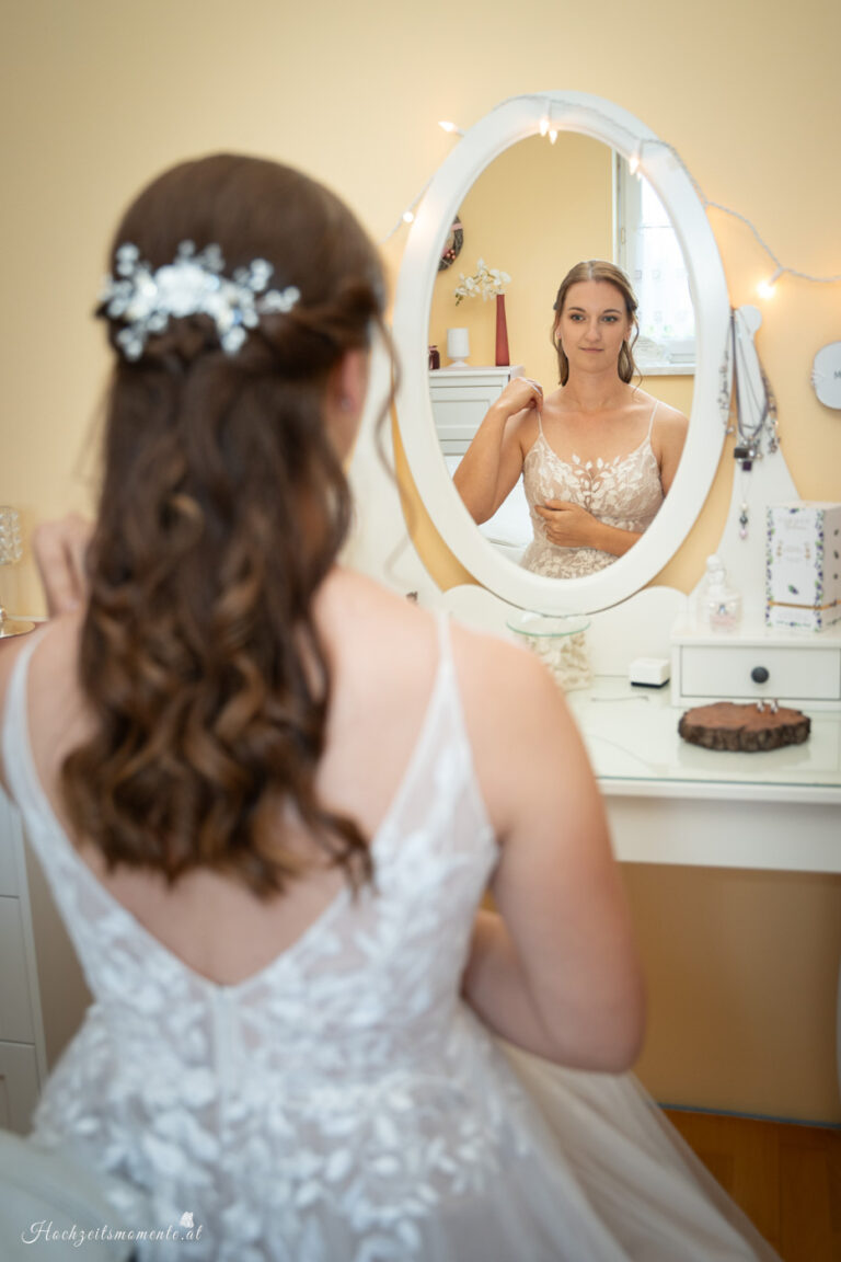 Hochzeitsfotograf Wiener Neustadt, Baden bei Wien & Umgebung Ich bin Ihr Hochzeitsfotograf in Wiener Neustadt, Baden bei Wien und der Umgebung. Mit viel Erfahrung und Liebe zum Detail halte ich die schönsten Momente Ihrer Hochzeit in authentischen, emotionalen Fotos fest. Zusätzlich können Sie im Raum Wiener Neustadt, Baden bei Wien und Umgebung eine Fotobox für Ihre Feier mieten – für noch mehr Spaß und unvergessliche Erinnerungen. Vertrauen Sie auf meine Expertise, um Ihre Hochzeitsbilder perfekt in Szene zu setzen.