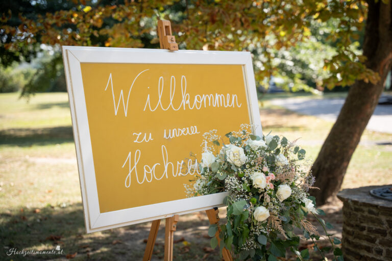 Hochzeitsfotograf Wiener Neustadt, Baden bei Wien & Umgebung Ich bin Ihr Hochzeitsfotograf in Wiener Neustadt, Baden bei Wien und der Umgebung. Mit viel Erfahrung und Liebe zum Detail halte ich die schönsten Momente Ihrer Hochzeit in authentischen, emotionalen Fotos fest. Zusätzlich können Sie im Raum Wiener Neustadt, Baden bei Wien und Umgebung eine Fotobox für Ihre Feier mieten – für noch mehr Spaß und unvergessliche Erinnerungen. Vertrauen Sie auf meine Expertise, um Ihre Hochzeitsbilder perfekt in Szene zu setzen.