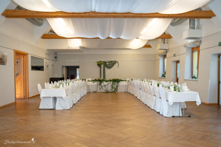 Hochzeitsfotograf Wiener Neustadt, Baden bei Wien & Umgebung Ich bin Ihr Hochzeitsfotograf in Wiener Neustadt, Baden bei Wien und der Umgebung. Mit viel Erfahrung und Liebe zum Detail halte ich die schönsten Momente Ihrer Hochzeit in authentischen, emotionalen Fotos fest. Zusätzlich können Sie im Raum Wiener Neustadt, Baden bei Wien und Umgebung eine Fotobox für Ihre Feier mieten – für noch mehr Spaß und unvergessliche Erinnerungen. Vertrauen Sie auf meine Expertise, um Ihre Hochzeitsbilder perfekt in Szene zu setzen.