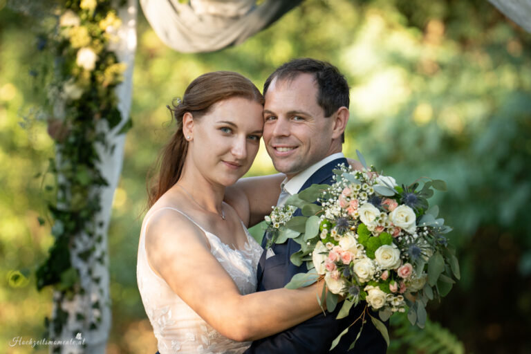 Hochzeitsfotograf Wiener Neustadt, Baden bei Wien & Umgebung Ich bin Ihr Hochzeitsfotograf in Wiener Neustadt, Baden bei Wien und der Umgebung. Mit viel Erfahrung und Liebe zum Detail halte ich die schönsten Momente Ihrer Hochzeit in authentischen, emotionalen Fotos fest. Zusätzlich können Sie im Raum Wiener Neustadt, Baden bei Wien und Umgebung eine Fotobox für Ihre Feier mieten – für noch mehr Spaß und unvergessliche Erinnerungen. Vertrauen Sie auf meine Expertise, um Ihre Hochzeitsbilder perfekt in Szene zu setzen.