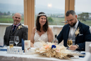 Hochzeitsfotografin mit Herz in der Nähe von Baden, Wiener Neustadt, Mödling, Wien, Perchtoldsdorf und Felixdorf Sucht ihr eine Hochzeitsfotografin mit Herz, die eure besonderen Momente in der Nähe von Baden, Wiener Neustadt oder in der Umgebung von Mödling, Wien, Perchtoldsdorf und Felixdorf festhält? Dann seid ihr hier genau richtig! Ich biete authentische und emotionale Hochzeitsfotografie, die die einzigartigen Augenblicke eurer Feier einfängt. Mit viel Leidenschaft und einem einfühlsamen Blick für Details halte ich die schönsten Erinnerungen eures großen Tages fest. Egal, ob es sich um eine romantische Zeremonie in Baden, eine Feier in Wiener Neustadt oder eine Hochzeit in der malerischen Umgebung von Mödling handelt – ich bin bereit, eure Geschichte mit meiner Kamera zu erzählen. Vertraut auf meine Erfahrung und Kreativität, um unvergessliche Erinnerungen zu schaffen, die ein Leben lang halten. Bucht jetzt eure Hochzeitsfotografin mit Herz in der Nähe von Baden, Wiener Neustadt, Mödling, Wien, Perchtoldsdorf oder Felixdorf und lasst uns gemeinsam eure Traumhochzeit festhalten! Kontaktiert mich für ein unverbindliches Angebot.