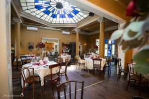Hochzeitsfotograf Wien, Baden bei Wien & Mödling Als erfahrener Hochzeitsfotograf in Wien, Baden bei Wien, Mödling und Umgebung fange ich die schönsten Momente Ihrer Hochzeit mit authentischen, emotionalen Bildern ein. Mit viel Liebe zum Detail halte ich Ihre unvergesslichen Erinnerungen fest. Zusätzlich biete ich die Möglichkeit, eine Fotobox im Raum Wien günstig zu mieten – für noch mehr Spaß und unvergessliche Erinnerungen an Ihrem großen Tag.