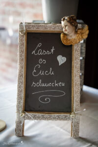 Hochzeitsfotograf Wien, Baden bei Wien & Mödling Als erfahrener Hochzeitsfotograf in Wien, Baden bei Wien, Mödling und Umgebung fange ich die schönsten Momente Ihrer Hochzeit mit authentischen, emotionalen Bildern ein. Mit viel Liebe zum Detail halte ich Ihre unvergesslichen Erinnerungen fest. Zusätzlich biete ich die Möglichkeit, eine Fotobox im Raum Wien günstig zu mieten – für noch mehr Spaß und unvergessliche Erinnerungen an Ihrem großen Tag.