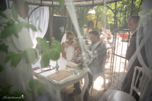 Hochzeitsfotograf Wien, Baden bei Wien & Mödling Als erfahrener Hochzeitsfotograf in Wien, Baden bei Wien, Mödling und Umgebung fange ich die schönsten Momente Ihrer Hochzeit mit authentischen, emotionalen Bildern ein. Mit viel Liebe zum Detail halte ich Ihre unvergesslichen Erinnerungen fest. Zusätzlich biete ich die Möglichkeit, eine Fotobox im Raum Wien günstig zu mieten – für noch mehr Spaß und unvergessliche Erinnerungen an Ihrem großen Tag.