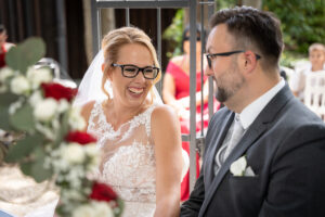 Hochzeitsfotograf Wien, Baden bei Wien & Mödling Als erfahrener Hochzeitsfotograf in Wien, Baden bei Wien, Mödling und Umgebung fange ich die schönsten Momente Ihrer Hochzeit mit authentischen, emotionalen Bildern ein. Mit viel Liebe zum Detail halte ich Ihre unvergesslichen Erinnerungen fest. Zusätzlich biete ich die Möglichkeit, eine Fotobox im Raum Wien günstig zu mieten – für noch mehr Spaß und unvergessliche Erinnerungen an Ihrem großen Tag.