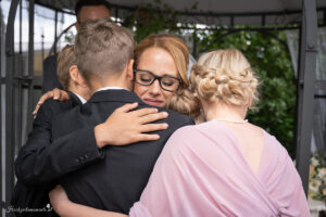 Hochzeitsfotograf Wien, Baden bei Wien & Mödling Als erfahrener Hochzeitsfotograf in Wien, Baden bei Wien, Mödling und Umgebung fange ich die schönsten Momente Ihrer Hochzeit mit authentischen, emotionalen Bildern ein. Mit viel Liebe zum Detail halte ich Ihre unvergesslichen Erinnerungen fest. Zusätzlich biete ich die Möglichkeit, eine Fotobox im Raum Wien günstig zu mieten – für noch mehr Spaß und unvergessliche Erinnerungen an Ihrem großen Tag.