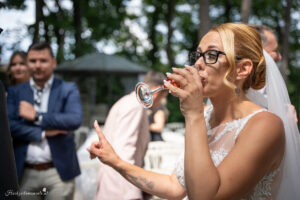 Hochzeitsfotograf Wien, Baden bei Wien & Mödling Als erfahrener Hochzeitsfotograf in Wien, Baden bei Wien, Mödling und Umgebung fange ich die schönsten Momente Ihrer Hochzeit mit authentischen, emotionalen Bildern ein. Mit viel Liebe zum Detail halte ich Ihre unvergesslichen Erinnerungen fest. Zusätzlich biete ich die Möglichkeit, eine Fotobox im Raum Wien günstig zu mieten – für noch mehr Spaß und unvergessliche Erinnerungen an Ihrem großen Tag.