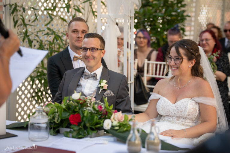 Hochzeitsfotograf Mödling, Baden bei Wien & Umgebung Als erfahrener Hochzeitsfotograf in Mödling, Baden bei Wien und Umgebung fange ich die schönsten Momente Ihres großen Tages in authentischen, emotionalen Bildern ein. Mit viel Liebe zum Detail und einem sicheren Auge für besondere Augenblicke, halte ich die unvergesslichen Erinnerungen an Ihre Hochzeit fest – ganz nach Ihren Wünschen und mit viel Herz. Vertrauen Sie auf meine jahrelange Erfahrung und lassen Sie sich von meinen Hochzeitsfotos verzaubern! Hochzeitsfotograf Wiener Neustadt, Hochzeitsfotograf Baden bei Wien, Hochzeitsfotograf Wien, Kursalon Mödling