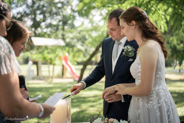 Hochzeitsfotograf Wiener Neustadt, Baden bei Wien & Umgebung Ich bin Ihr Hochzeitsfotograf in Wiener Neustadt, Baden bei Wien und der Umgebung. Mit viel Erfahrung und Liebe zum Detail halte ich die schönsten Momente Ihrer Hochzeit in authentischen, emotionalen Fotos fest. Zusätzlich können Sie im Raum Wiener Neustadt, Baden bei Wien und Umgebung eine Fotobox für Ihre Feier mieten – für noch mehr Spaß und unvergessliche Erinnerungen. Vertrauen Sie auf meine Expertise, um Ihre Hochzeitsbilder perfekt in Szene zu setzen.