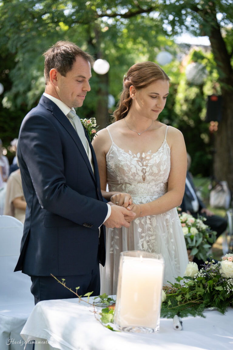 Hochzeitsfotograf Wiener Neustadt, Baden bei Wien & Umgebung Ich bin Ihr Hochzeitsfotograf in Wiener Neustadt, Baden bei Wien und der Umgebung. Mit viel Erfahrung und Liebe zum Detail halte ich die schönsten Momente Ihrer Hochzeit in authentischen, emotionalen Fotos fest. Zusätzlich können Sie im Raum Wiener Neustadt, Baden bei Wien und Umgebung eine Fotobox für Ihre Feier mieten – für noch mehr Spaß und unvergessliche Erinnerungen. Vertrauen Sie auf meine Expertise, um Ihre Hochzeitsbilder perfekt in Szene zu setzen.