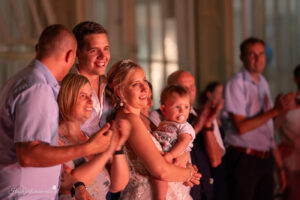 Hochzeitsfotograf im Burgenland, Eisenstadt & Umgebung Ich bin Ihr Hochzeitsfotograf für das Burgenland, Eisenstadt, Baden bei Wien sowie den Bezirk Neunkirchen und Wiener Neustadt. Mit viel Erfahrung und Liebe zum Detail halte ich die schönsten Momente Ihrer Hochzeit in authentischen und emotionalen Fotos fest. Vertrauen Sie auf meine Expertise, um Ihre unvergesslichen Erinnerungen in einzigartigen Bildern zu verewigen – ganz nach Ihren Vorstellungen.