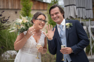 Hochzeitsfotograf Wiener Neustadt, Hochzeitsfotograf Baden bei Wien, Hochzeitsfotograf Wien, Gasthaus Ziegelwerk, Wimpassing an der Leitha Hochzeitsfotograf im Burgenland, Eisenstadt & Umgebung Ich bin Ihr Hochzeitsfotograf für das Burgenland, Eisenstadt, Baden bei Wien sowie den Bezirk Neunkirchen und Wiener Neustadt. Mit viel Erfahrung und Liebe zum Detail halte ich die schönsten Momente Ihrer Hochzeit in authentischen und emotionalen Fotos fest. Vertrauen Sie auf meine Expertise, um Ihre unvergesslichen Erinnerungen in einzigartigen Bildern zu verewigen – ganz nach Ihren Vorstellungen.