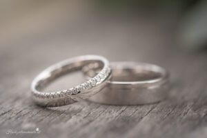 Hochzeitsfotograf Wiener Neustadt, Hochzeitsfotograf Baden bei Wien, Hochzeitsfotograf Wien, Gasthaus Ziegelwerk, Wimpassing an der Leitha Hochzeitsfotograf im Burgenland, Eisenstadt & Umgebung Ich bin Ihr Hochzeitsfotograf für das Burgenland, Eisenstadt, Baden bei Wien sowie den Bezirk Neunkirchen und Wiener Neustadt. Mit viel Erfahrung und Liebe zum Detail halte ich die schönsten Momente Ihrer Hochzeit in authentischen und emotionalen Fotos fest. Vertrauen Sie auf meine Expertise, um Ihre unvergesslichen Erinnerungen in einzigartigen Bildern zu verewigen – ganz nach Ihren Vorstellungen.