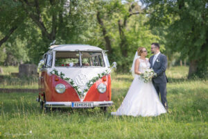 Hochzeitsfotograf Wien, Baden bei Wien & Mödling Als erfahrener Hochzeitsfotograf in Wien, Baden bei Wien, Mödling und Umgebung fange ich die schönsten Momente Ihrer Hochzeit mit authentischen, emotionalen Bildern ein. Mit viel Liebe zum Detail halte ich Ihre unvergesslichen Erinnerungen fest. Zusätzlich biete ich die Möglichkeit, eine Fotobox im Raum Wien günstig zu mieten – für noch mehr Spaß und unvergessliche Erinnerungen an Ihrem großen Tag.