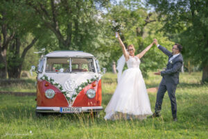 Hochzeitsfotograf Wien, Baden bei Wien & Mödling Als erfahrener Hochzeitsfotograf in Wien, Baden bei Wien, Mödling und Umgebung fange ich die schönsten Momente Ihrer Hochzeit mit authentischen, emotionalen Bildern ein. Mit viel Liebe zum Detail halte ich Ihre unvergesslichen Erinnerungen fest. Zusätzlich biete ich die Möglichkeit, eine Fotobox im Raum Wien günstig zu mieten – für noch mehr Spaß und unvergessliche Erinnerungen an Ihrem großen Tag.