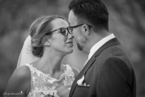 Hochzeitsfotograf Wien, Baden bei Wien & Mödling Als erfahrener Hochzeitsfotograf in Wien, Baden bei Wien, Mödling und Umgebung fange ich die schönsten Momente Ihrer Hochzeit mit authentischen, emotionalen Bildern ein. Mit viel Liebe zum Detail halte ich Ihre unvergesslichen Erinnerungen fest. Zusätzlich biete ich die Möglichkeit, eine Fotobox im Raum Wien günstig zu mieten – für noch mehr Spaß und unvergessliche Erinnerungen an Ihrem großen Tag.