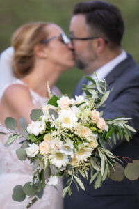 Hochzeitsfotograf Wien, Baden bei Wien & Mödling Als erfahrener Hochzeitsfotograf in Wien, Baden bei Wien, Mödling und Umgebung fange ich die schönsten Momente Ihrer Hochzeit mit authentischen, emotionalen Bildern ein. Mit viel Liebe zum Detail halte ich Ihre unvergesslichen Erinnerungen fest. Zusätzlich biete ich die Möglichkeit, eine Fotobox im Raum Wien günstig zu mieten – für noch mehr Spaß und unvergessliche Erinnerungen an Ihrem großen Tag.
