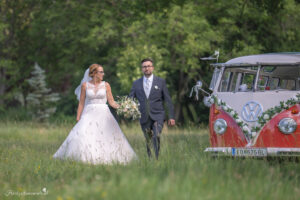Hochzeitsfotograf Wien, Baden bei Wien & Mödling Als erfahrener Hochzeitsfotograf in Wien, Baden bei Wien, Mödling und Umgebung fange ich die schönsten Momente Ihrer Hochzeit mit authentischen, emotionalen Bildern ein. Mit viel Liebe zum Detail halte ich Ihre unvergesslichen Erinnerungen fest. Zusätzlich biete ich die Möglichkeit, eine Fotobox im Raum Wien günstig zu mieten – für noch mehr Spaß und unvergessliche Erinnerungen an Ihrem großen Tag.