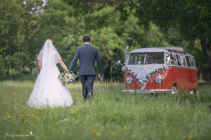 Hochzeitsfotograf Wien, Baden bei Wien & Mödling Als erfahrener Hochzeitsfotograf in Wien, Baden bei Wien, Mödling und Umgebung fange ich die schönsten Momente Ihrer Hochzeit mit authentischen, emotionalen Bildern ein. Mit viel Liebe zum Detail halte ich Ihre unvergesslichen Erinnerungen fest. Zusätzlich biete ich die Möglichkeit, eine Fotobox im Raum Wien günstig zu mieten – für noch mehr Spaß und unvergessliche Erinnerungen an Ihrem großen Tag.