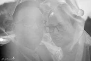 Hochzeitsfotograf Wien, Baden bei Wien & Mödling Als erfahrener Hochzeitsfotograf in Wien, Baden bei Wien, Mödling und Umgebung fange ich die schönsten Momente Ihrer Hochzeit mit authentischen, emotionalen Bildern ein. Mit viel Liebe zum Detail halte ich Ihre unvergesslichen Erinnerungen fest. Zusätzlich biete ich die Möglichkeit, eine Fotobox im Raum Wien günstig zu mieten – für noch mehr Spaß und unvergessliche Erinnerungen an Ihrem großen Tag.