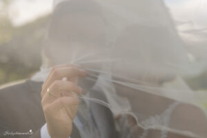 Hochzeitsfotograf Wien, Baden bei Wien & Mödling Als erfahrener Hochzeitsfotograf in Wien, Baden bei Wien, Mödling und Umgebung fange ich die schönsten Momente Ihrer Hochzeit mit authentischen, emotionalen Bildern ein. Mit viel Liebe zum Detail halte ich Ihre unvergesslichen Erinnerungen fest. Zusätzlich biete ich die Möglichkeit, eine Fotobox im Raum Wien günstig zu mieten – für noch mehr Spaß und unvergessliche Erinnerungen an Ihrem großen Tag.