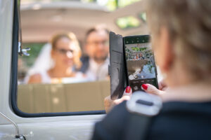 Hochzeitsfotograf Wien, Baden bei Wien & Mödling Als erfahrener Hochzeitsfotograf in Wien, Baden bei Wien, Mödling und Umgebung fange ich die schönsten Momente Ihrer Hochzeit mit authentischen, emotionalen Bildern ein. Mit viel Liebe zum Detail halte ich Ihre unvergesslichen Erinnerungen fest. Zusätzlich biete ich die Möglichkeit, eine Fotobox im Raum Wien günstig zu mieten – für noch mehr Spaß und unvergessliche Erinnerungen an Ihrem großen Tag.