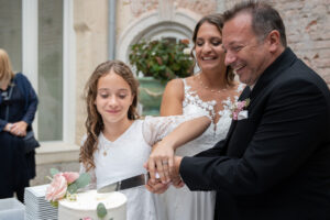 Hochzeitsfotograf Wiener Neustadt, Baden bei Wien & Umgebung Ich bin Ihr Hochzeitsfotograf in Wiener Neustadt, Baden bei Wien und der Umgebung. Mit viel Erfahrung und Liebe zum Detail halte ich die schönsten Momente Ihrer Hochzeit in authentischen, emotionalen Fotos fest. Zusätzlich können Sie im Raum Wiener Neustadt, Baden bei Wien und Umgebung eine Fotobox für Ihre Feier mieten – für noch mehr Spaß und unvergessliche Erinnerungen. Vertrauen Sie auf meine Expertise, um Ihre Hochzeitsbilder perfekt in Szene zu setzen.