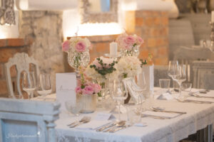 Hochzeitsfotograf im Burgenland, Eisenstadt & Neusiedlersee Ich bin Ihr Hochzeitsfotograf im Burgenland, rund um Eisenstadt und am Neusiedlersee. Mit viel Erfahrung und Liebe zum Detail halte ich die emotionalsten Momente Ihrer Hochzeit in authentischen Bildern fest. Als spezialisierter Hochzeitsfotograf am Wasser fange ich die natürliche Schönheit und Romantik Ihres großen Tages in einzigartigen Aufnahmen ein. Vertrauen Sie auf meine Expertise, um Ihre besonderen Erinnerungen perfekt festzuhalten.