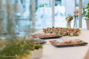 Hochzeitsfotograf Wiener Neustadt, Baden bei Wien & Umgebung Ich bin Ihr Hochzeitsfotograf in Wiener Neustadt, Baden bei Wien und der Umgebung. Mit viel Erfahrung und Liebe zum Detail halte ich die schönsten Momente Ihrer Hochzeit in authentischen, emotionalen Fotos fest. Zusätzlich können Sie im Raum Wiener Neustadt, Baden bei Wien und Umgebung eine Fotobox für Ihre Feier mieten – für noch mehr Spaß und unvergessliche Erinnerungen. Vertrauen Sie auf meine Expertise, um Ihre Hochzeitsbilder perfekt in Szene zu setzen.