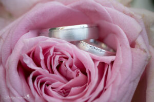 Hochzeitsfotograf im Burgenland, Eisenstadt & Neusiedlersee Ich bin Ihr Hochzeitsfotograf im Burgenland, rund um Eisenstadt und am Neusiedlersee. Mit viel Erfahrung und Liebe zum Detail halte ich die emotionalsten Momente Ihrer Hochzeit in authentischen Bildern fest. Als spezialisierter Hochzeitsfotograf am Wasser fange ich die natürliche Schönheit und Romantik Ihres großen Tages in einzigartigen Aufnahmen ein. Vertrauen Sie auf meine Expertise, um Ihre besonderen Erinnerungen perfekt festzuhalten.
